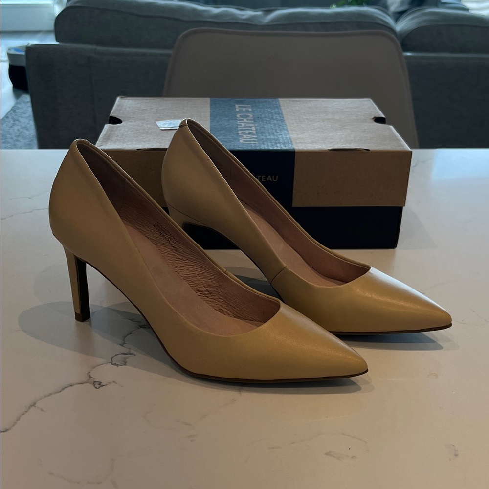 Le Chateau Women's Nude Heels